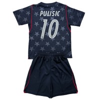 Stroje piłkarskie Stany Zjednoczone Christian Pulisic #10 Koszulka Wyjazdowej dla dzieci MŚ 2026 Krótki Rękaw (+ szorty)